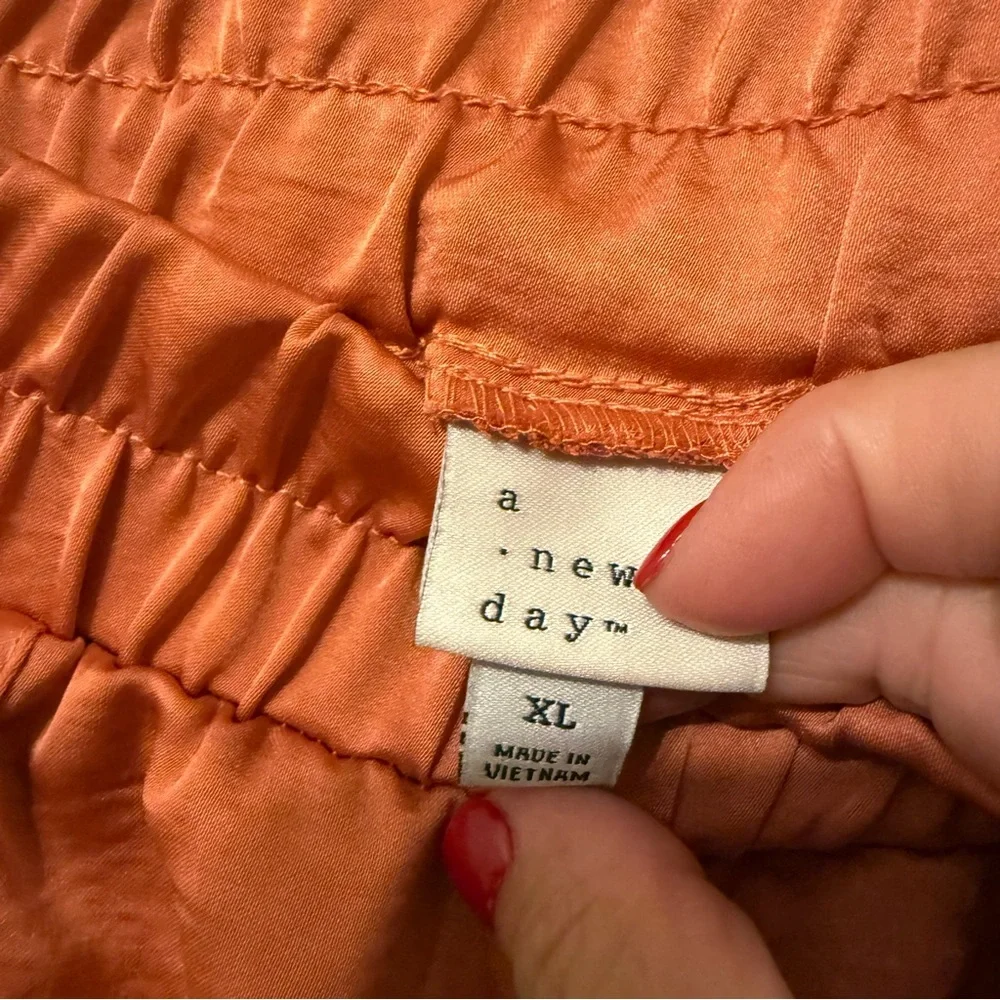A New Day Women's Satin High Rise Pull On Shorts XL Orange Stretchy W Pockets - Picture 3 of 12